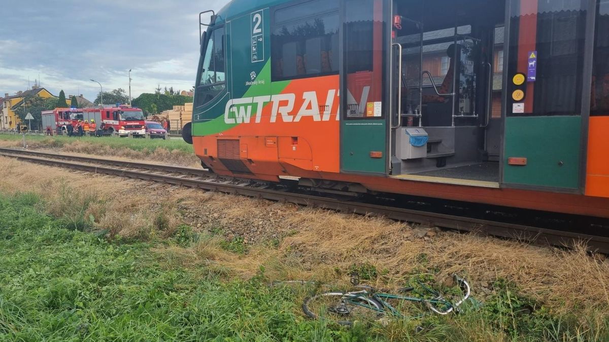 Vlak ve Vodňanech zachytil cyklistu a táhl ho pět metrů
